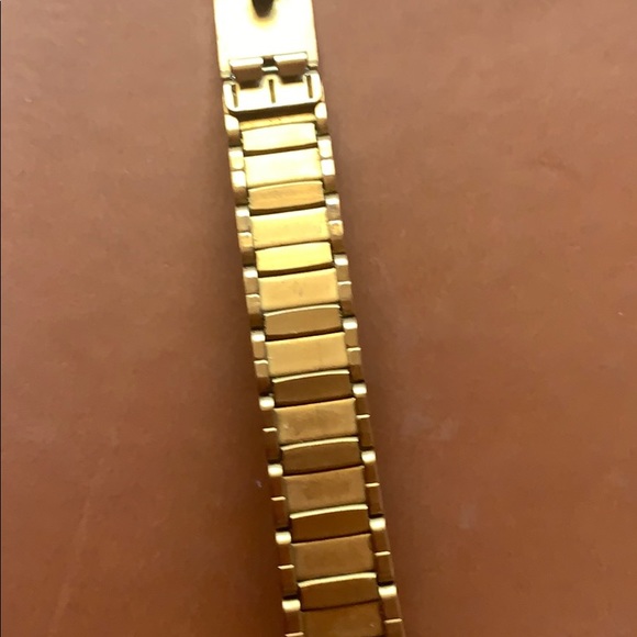 COPY - Woman citizen watch main image 8